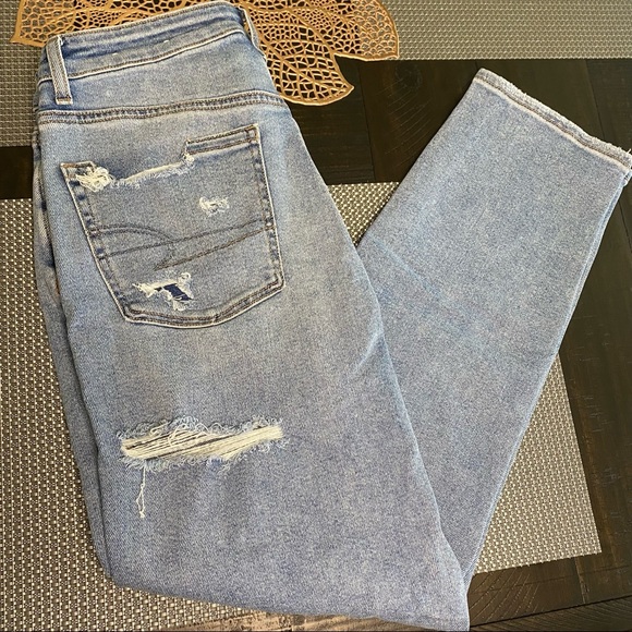American Eagle Distressed Mom Jeans - Picture 8 of 10